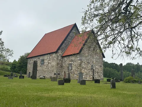 Seremonisted: Berg steinkirke.