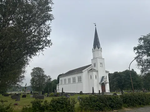Seremonisted: Berg trekirke.