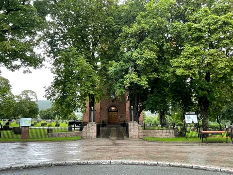 Seremonisted: Bryn kirke.