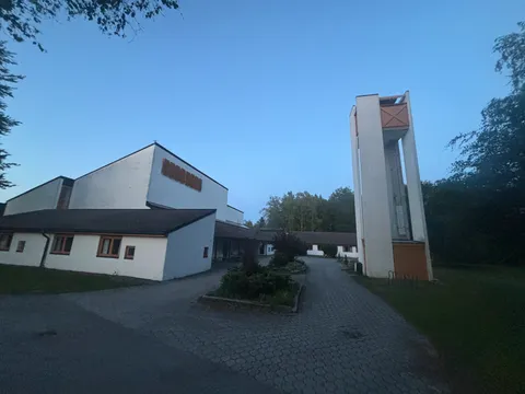 Seremonisted: Bugården kirke.