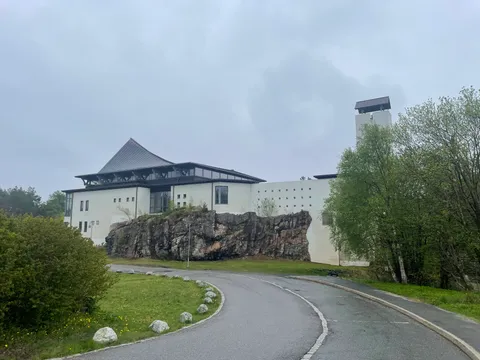 Seremonisted: Foldnes kyrkje.