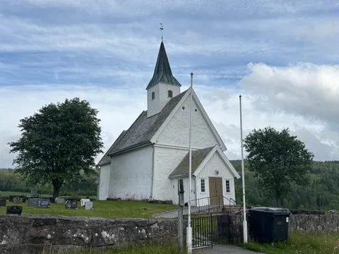 Seremonisted: Hem kirke.