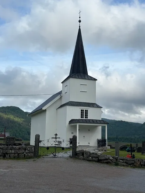 Seremonisted: Hvarnes kirke.