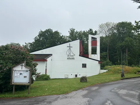 Seremonisted: Østre Halsen kirke.