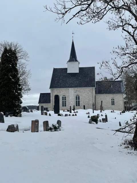 Seremonisted: Røyken kirke.