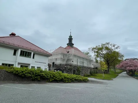Seremonisted: Salhus kirke.