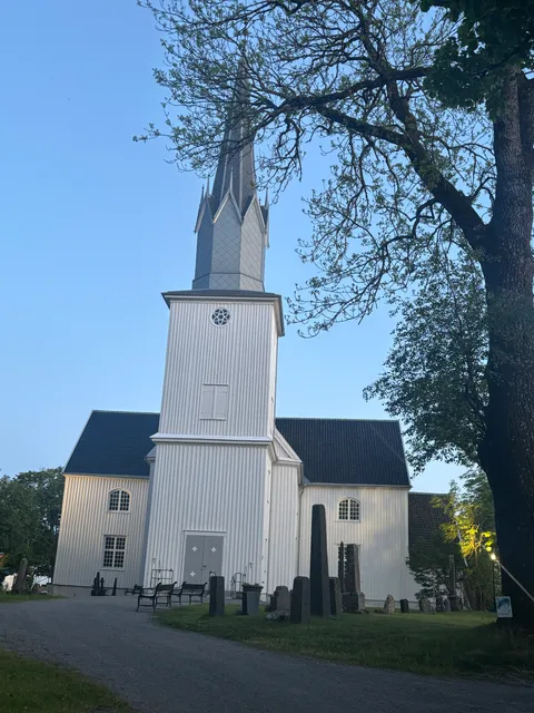 Seremonisted: Sandar kirke.